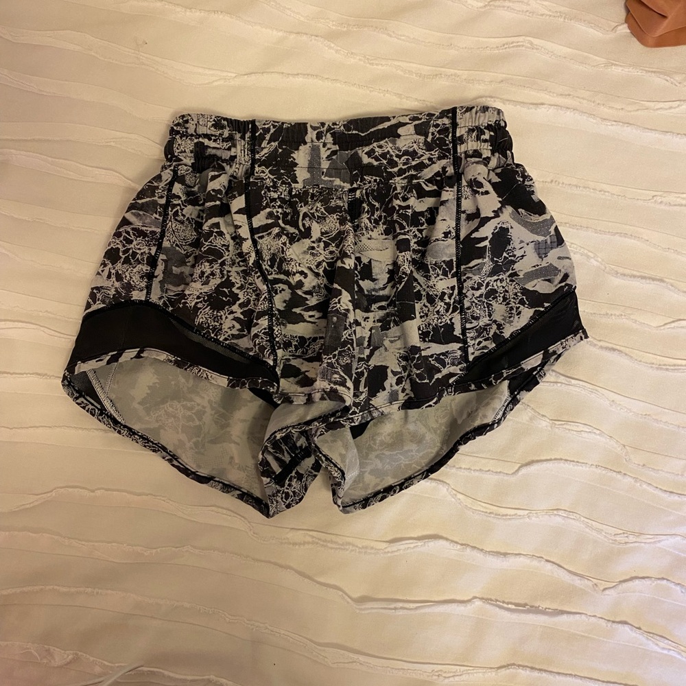 lululemon hottie hot running shorts